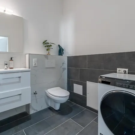 Lit Living - Luxury House - Box Spring - Parking - Exclusive Kitchen *