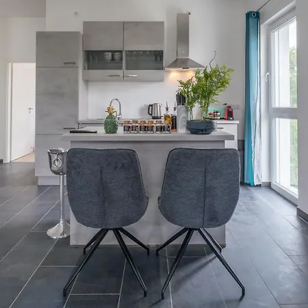 Lit Living - Luxury House - Box Spring - Parking - Exclusive Kitchen *