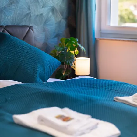 Lit Living - Luxury House - Box Spring - Parking - Exclusive Kitchen *