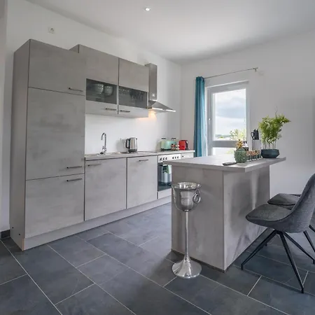 Lit Living - Luxury House - Box Spring - Parking - Exclusive Kitchen *