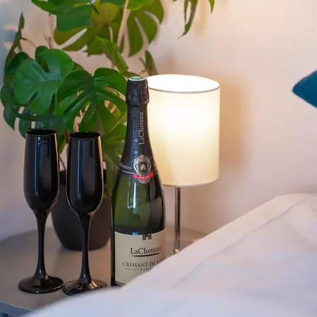 Lit Living - Luxury House - Box Spring - Parking - Exclusive Kitchen Daire *