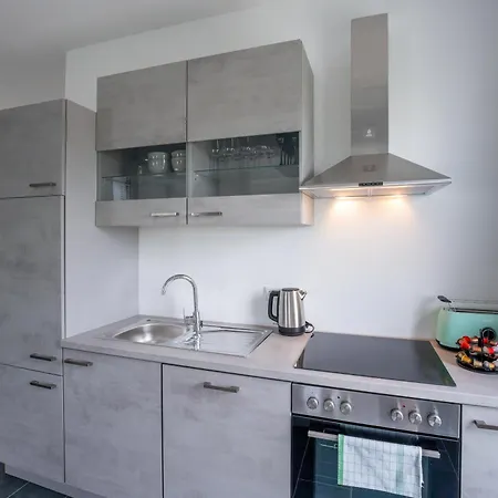 Lit Living - Luxury House - Box Spring - Parking - Exclusive Kitchen *