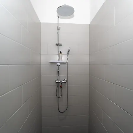 Lit Living - Luxury House - Box Spring - Parking - Exclusive Kitchen