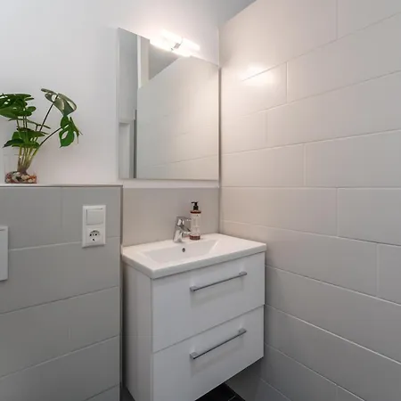 Lit Living - Luxury House - Box Spring - Parking - Exclusive Kitchen