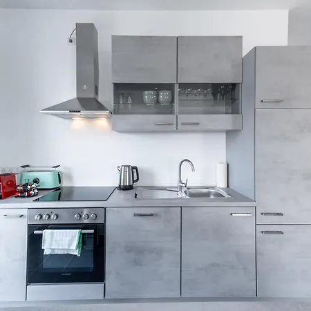 Lit Living - Luxury House - Box Spring - Parking - Exclusive Kitchen *
