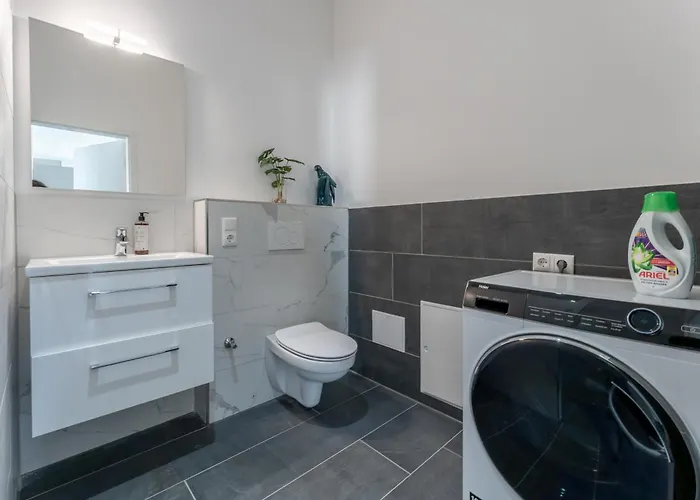 Lit Living - Luxury House - Box Spring - Parking - Exclusive Kitchen *