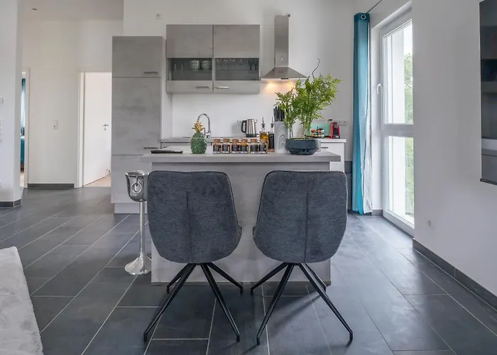 Lit Living - Luxury House - Box Spring - Parking - Exclusive Kitchen *