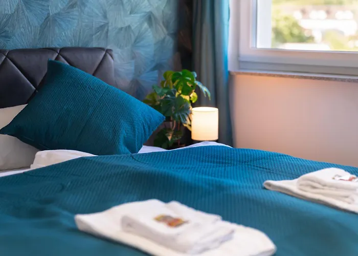 Lit Living - Luxury House - Box Spring - Parking - Exclusive Kitchen *