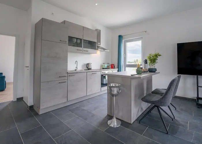 Lit Living - Luxury House - Box Spring - Parking - Exclusive Kitchen *