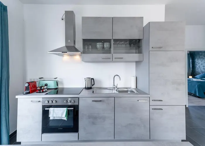 Lit Living - Luxury House - Box Spring - Parking - Exclusive Kitchen *